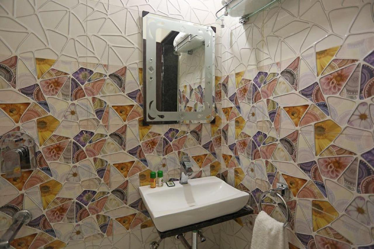Anamsa Residency Hotel Vrindavan Bagian luar foto