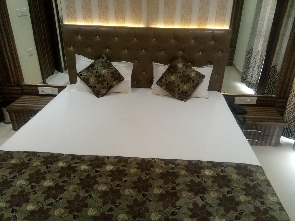 Anamsa Residency Hotel Vrindavan Bagian luar foto