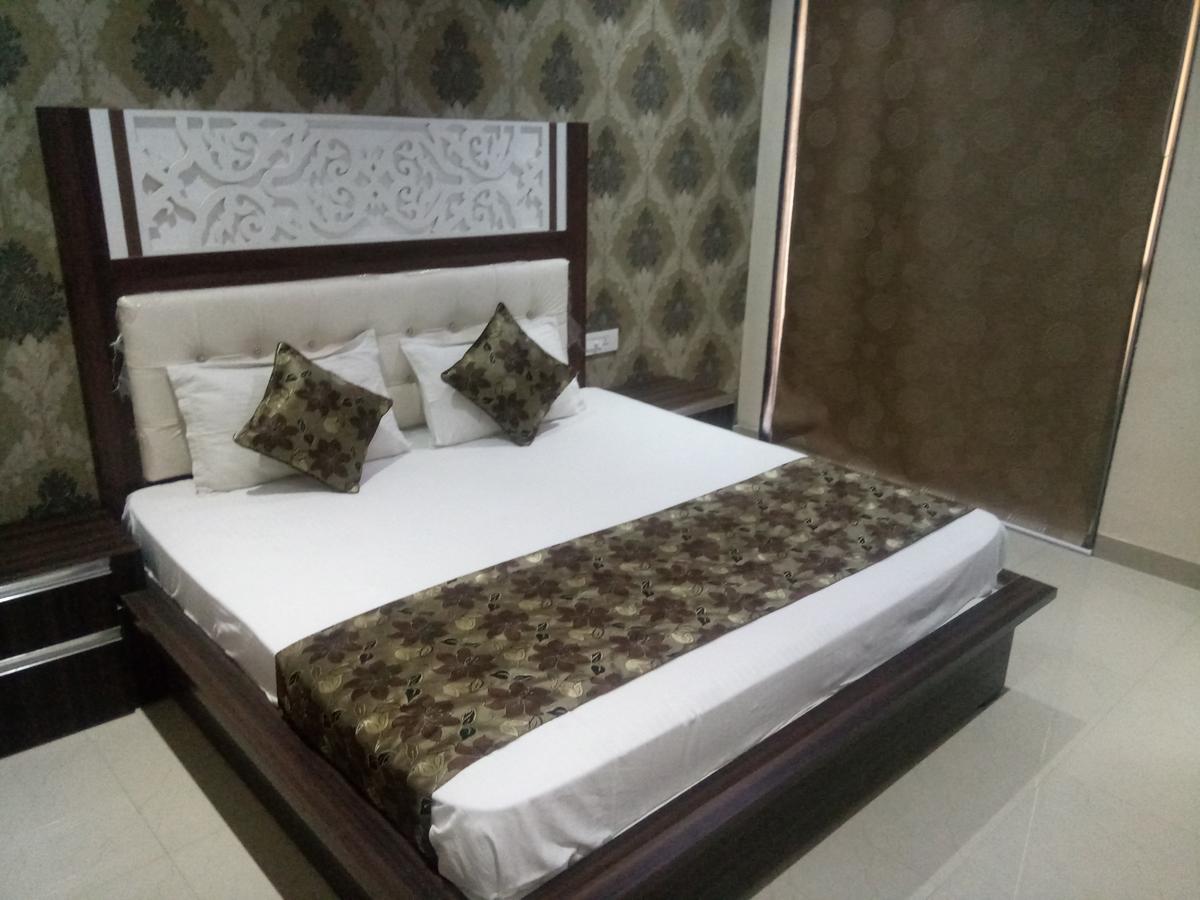 Anamsa Residency Hotel Vrindavan Bagian luar foto
