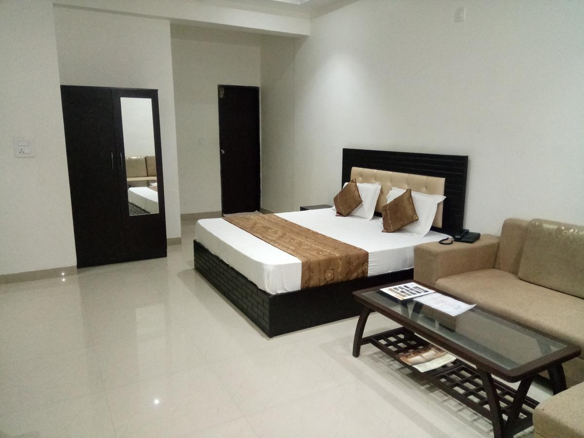 Anamsa Residency Hotel Vrindavan Bagian luar foto